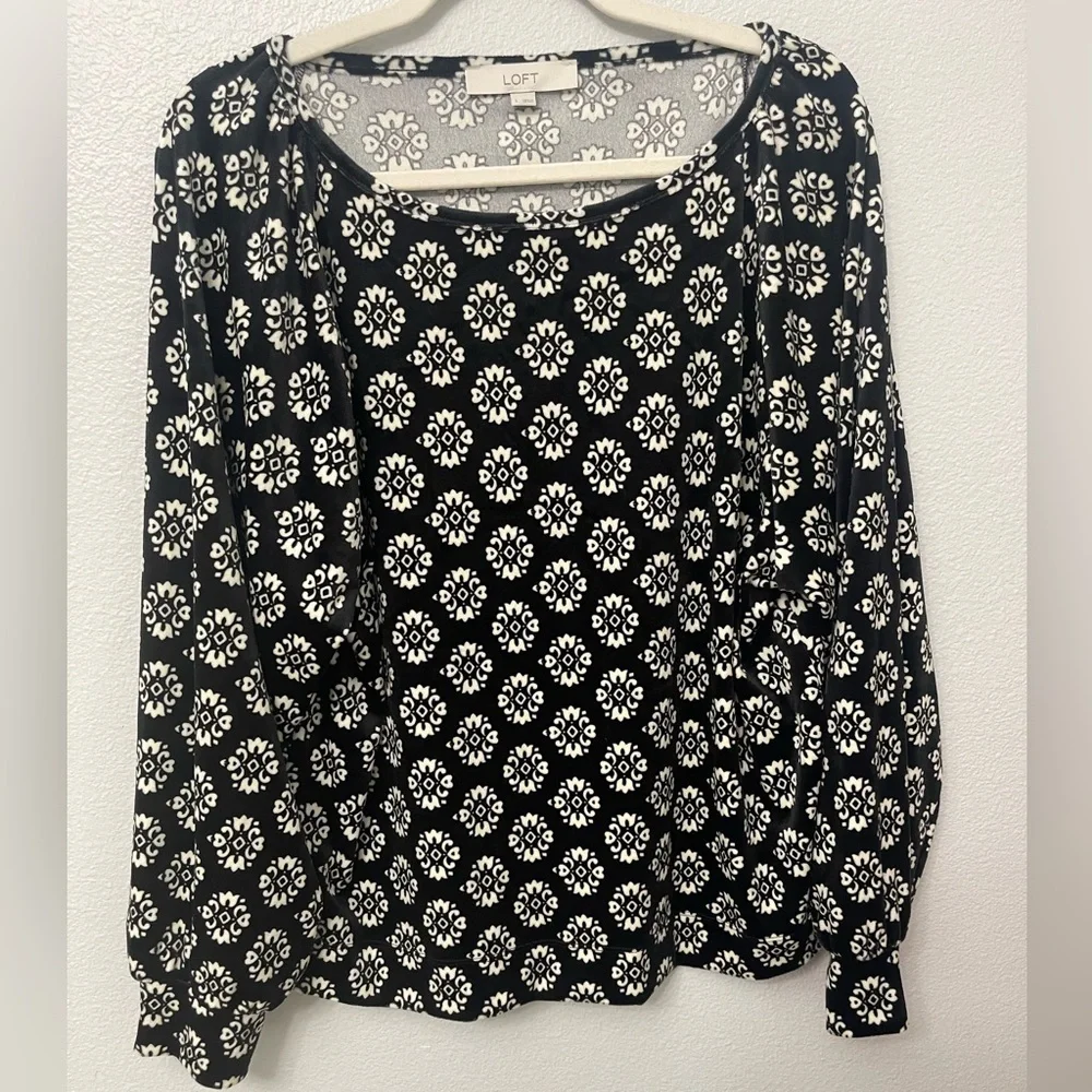 Loft Geo Velour Balloon Sleeves Black and White Top Size Large - Picture 9 of 14
